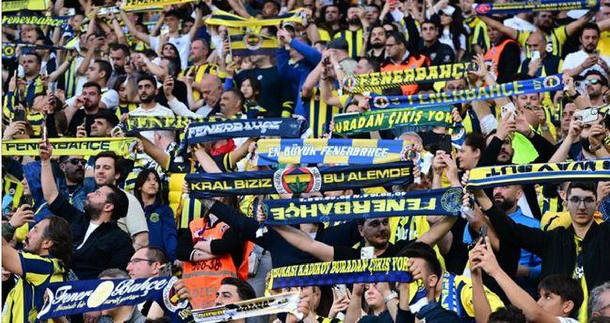 Fenerbahçe logosu ve sarı lacivert renkler