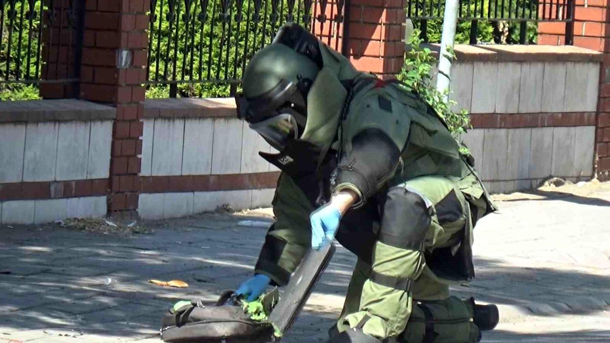 Fünye bile patlatılan şüpheli çantadan, bilgisayar çıktı
