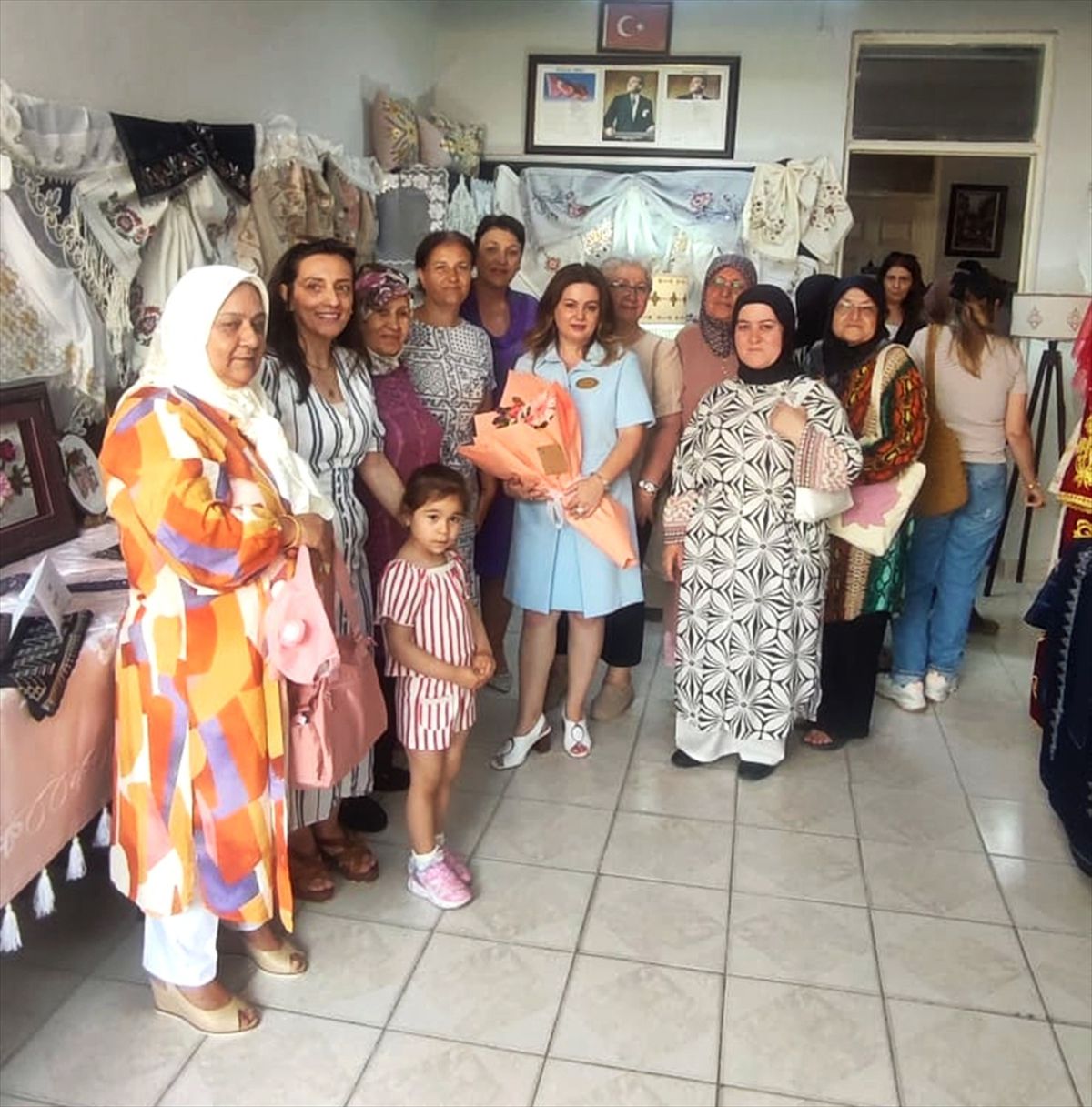 Gelibolu Halk Eğitimi Merkezi yıl sonu sergisi açtı