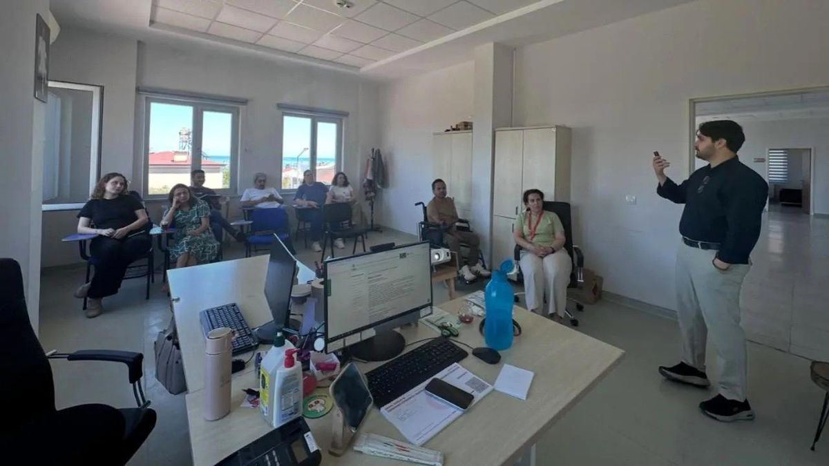 Gerze'de sağlık personeline hizmet içi eğitim