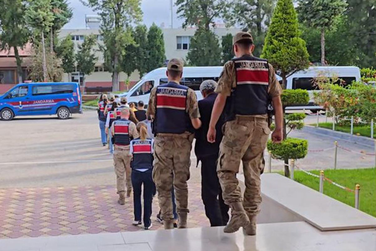 Usulsüz sağlık raporu düzenleyerek kamuyu 200 milyon TL zarara uğratan 4 kişi tutuklandı