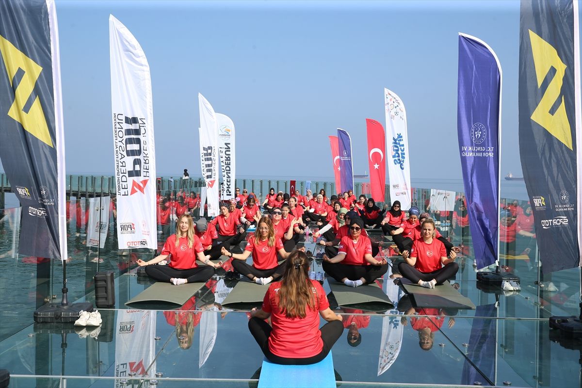 İskenderun ilçesinde yoga etkinliği düzenlendi