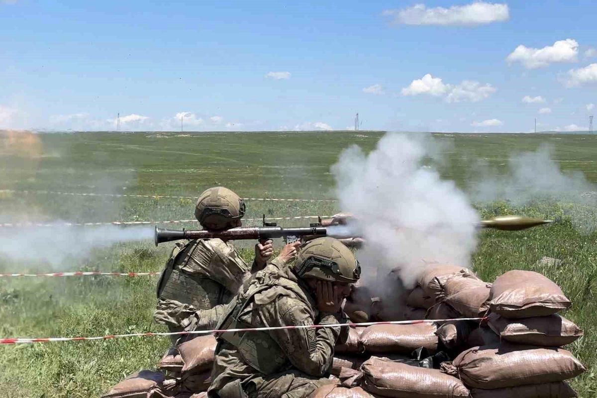 Kars'ta icra edilen askeri tatbikattan bir görünüm