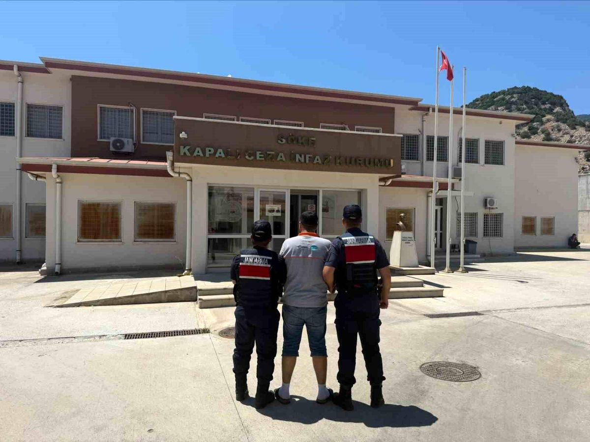 Kuşadası'nda uyuşturucu satıcısı yakalandı