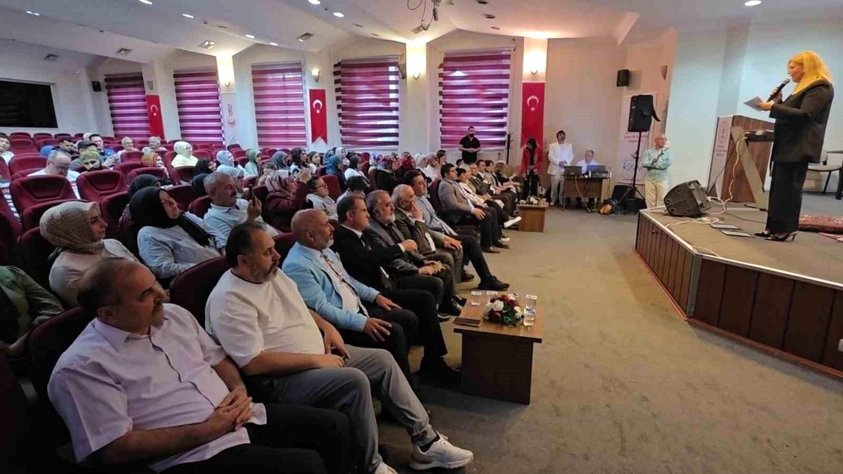 Kütahya'da şiir ve müziğin buluştuğu anlamlı gece