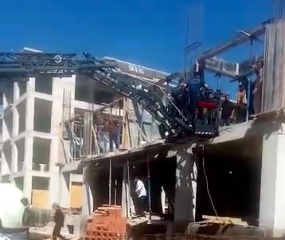 Malatya'da inşaattan düşen işçi yaralandı