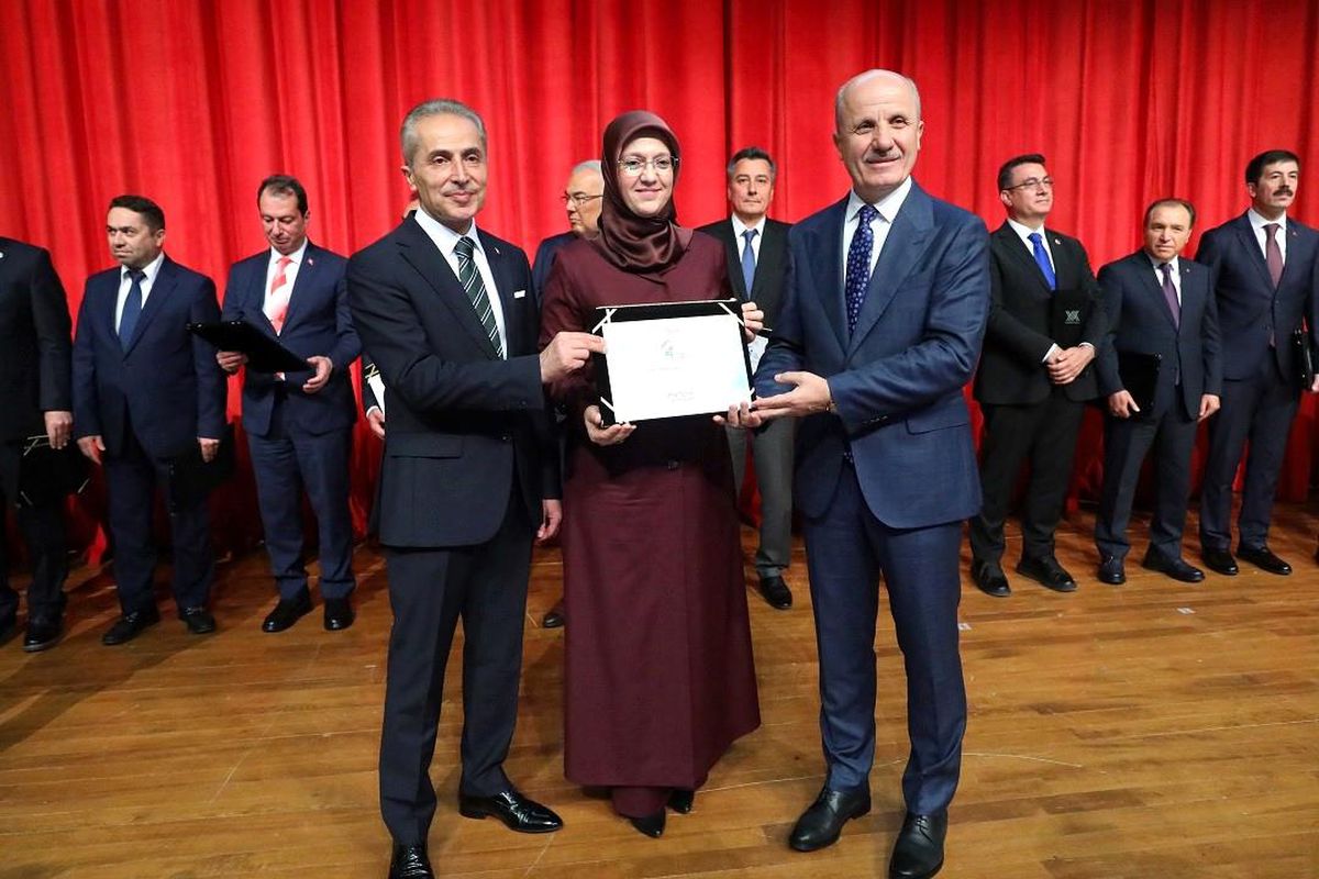 MCBÜ Merkez Yerleşkesi 'Spor Dostu Kampüs' ödülünü aldı