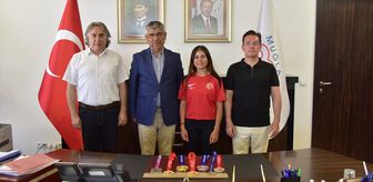 Milli okçu Hazal Burun, Rektör Kaçar'ı ziyaret etti