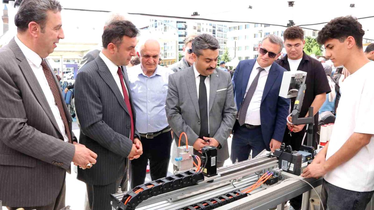 Sivas'ta Mesleki ve Teknik Eğitim Okulları Tanıtım Şenliği Düzenlendi