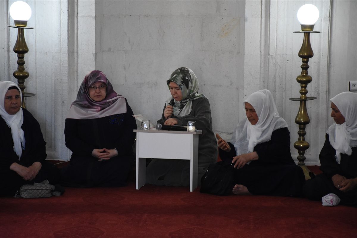 Taşlık Cami'sinde hatim ve belge takdim programı düzenlendi