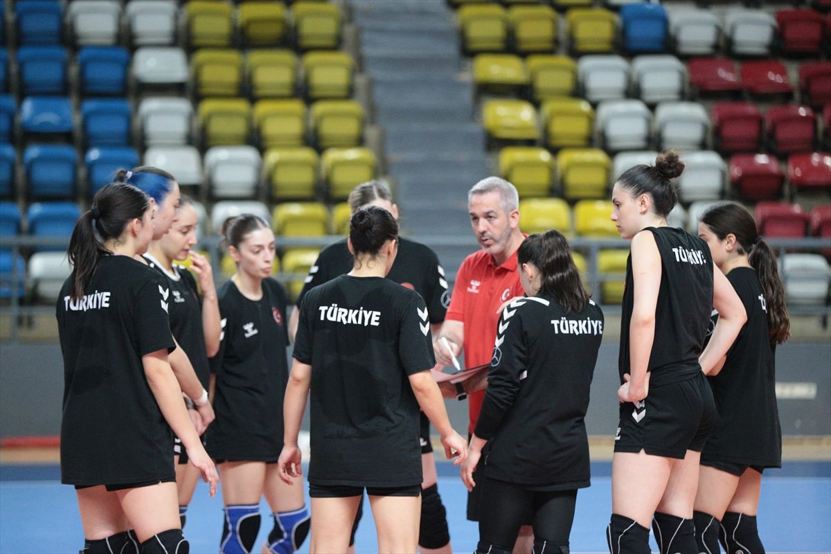 Türkiye 20 Yaş Altı Kadın Hentbol Takımı, Kadınlar Hentbol Dünya Şampiyonası'na Bolu'da hazırlanıyor