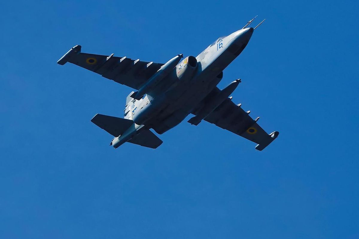 Ukrayna ordusuna ait bombardıman uçağı düştü