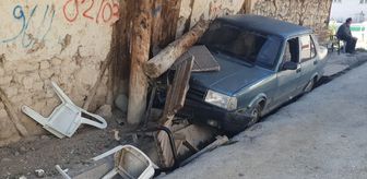 Uşak'ta bankta oturan 2 kişi otomobilin çarpması sonucu yaralandı