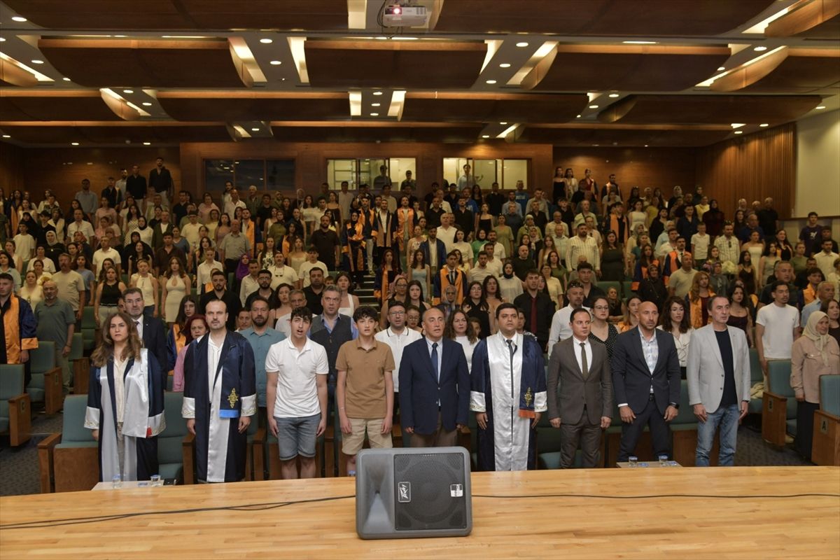 Yatağan MYO öğrencileri mezuniyet sevinci yaşadı
