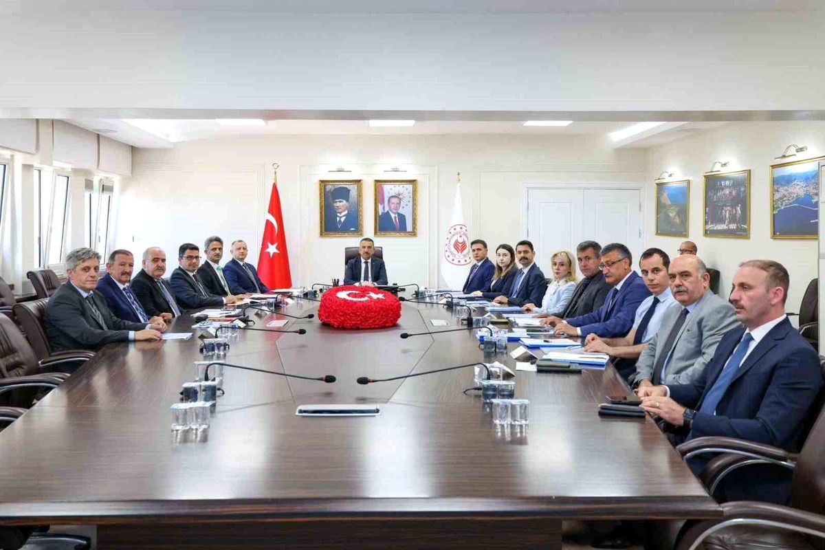 Zonguldak Valisi Osman Hacıbektaşoğlu'nun başkanlığında KÖYDES toplantısı