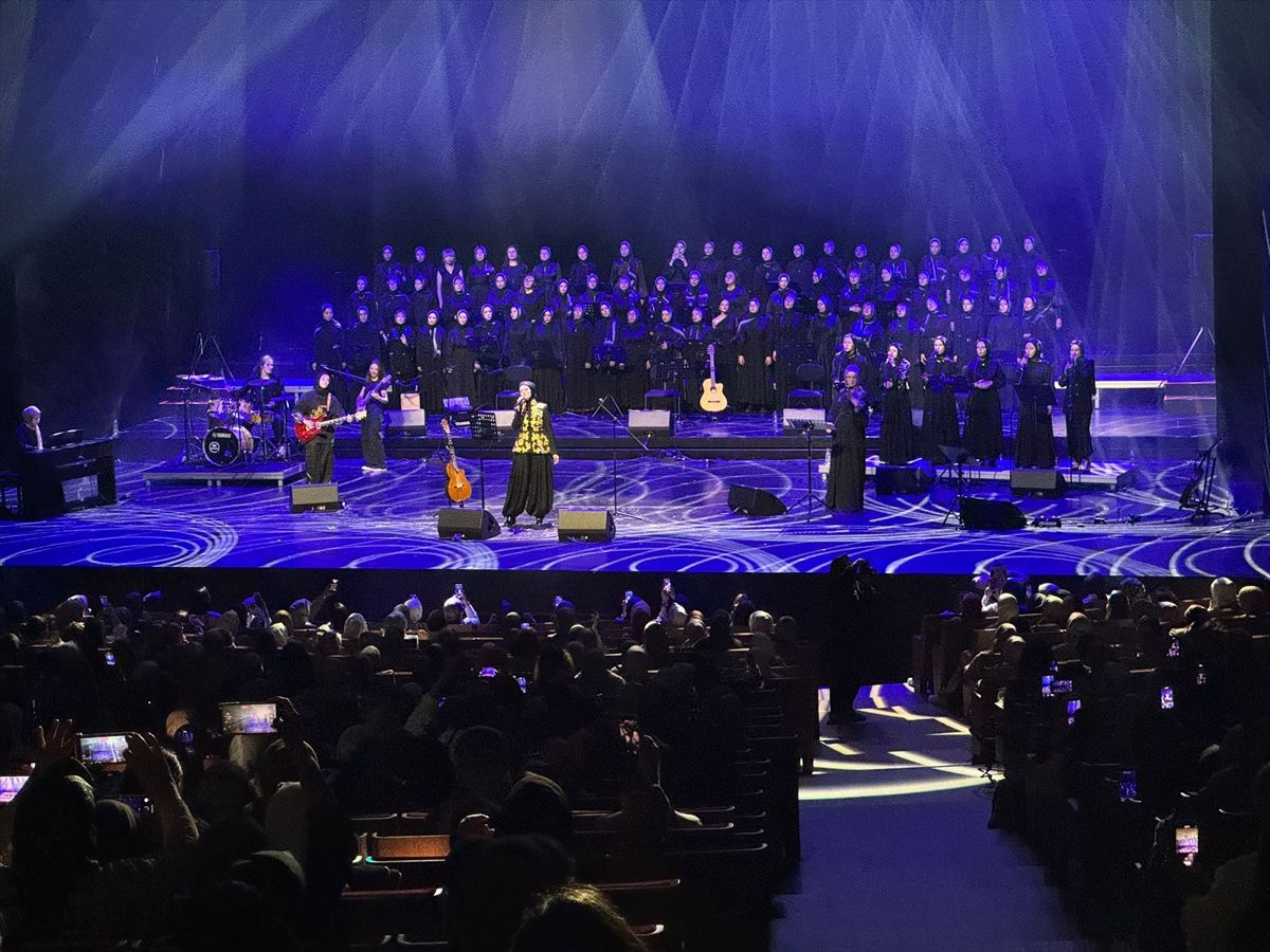 Atatürk Kültür Merkezi'nde (AKM) düzenlenen 'Dünyadan Kadın Sesleri' konserinden bir sahne.