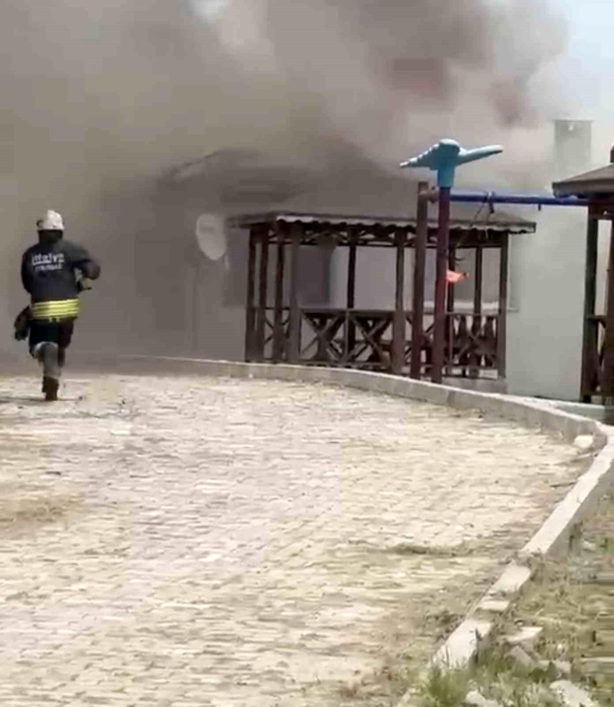 Bağ evinde çıkan yangına itfaiye müdahale etti