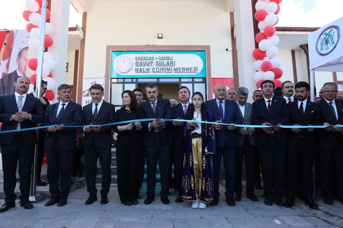 Milli Eğitim Bakanı Yusuf Tekin Erzincan'da halk eğitim merkezi açılışında konuşma yapıyor