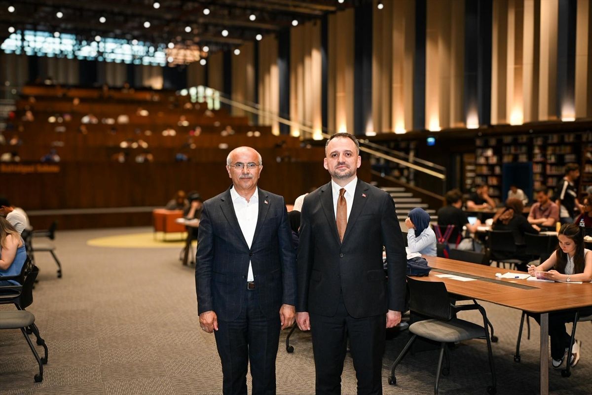 Bakan Yardımcısı Eminoğlu Malatya Şehir Kütüphanesi'ni ziyaret etti