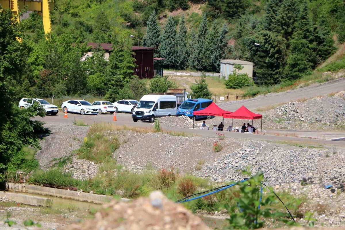 Bolu'daki maden göçüğünde hayatını kaybeden işçiyi çıkarma çalışmaları 26. saatinde sürüyor