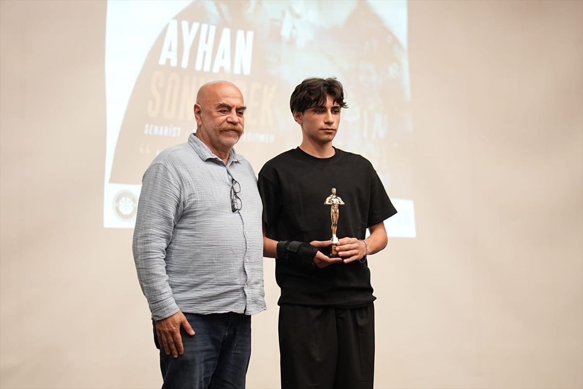 Bursa'da 'Geleceğe Not' temalı kısa film yarışmasında ödüller sahiplerini buldu