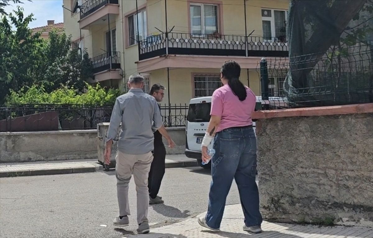 Çorum'da polis ekiplerinin rehin alma olayına müdahale ettiği an.