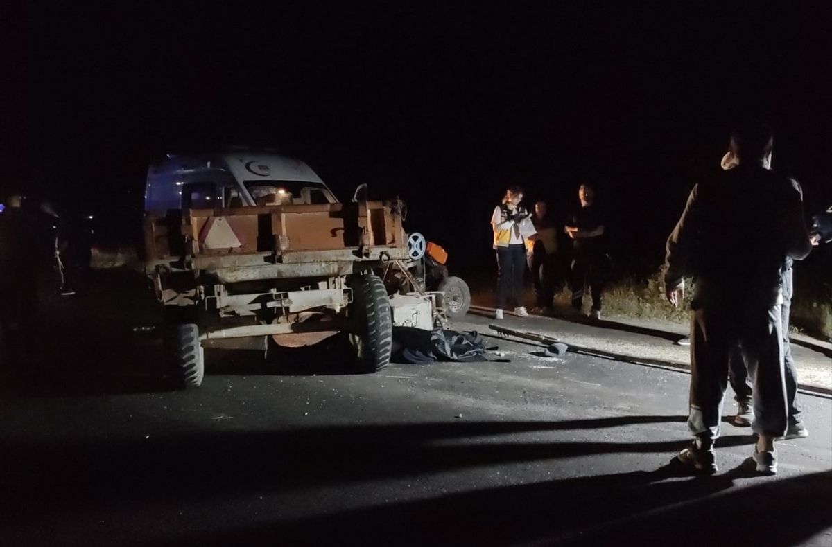 Çorum'da traktör ile kamyonun çarpıştığı kazada bir kişi öldü, oğlu ve torunu yaralandı