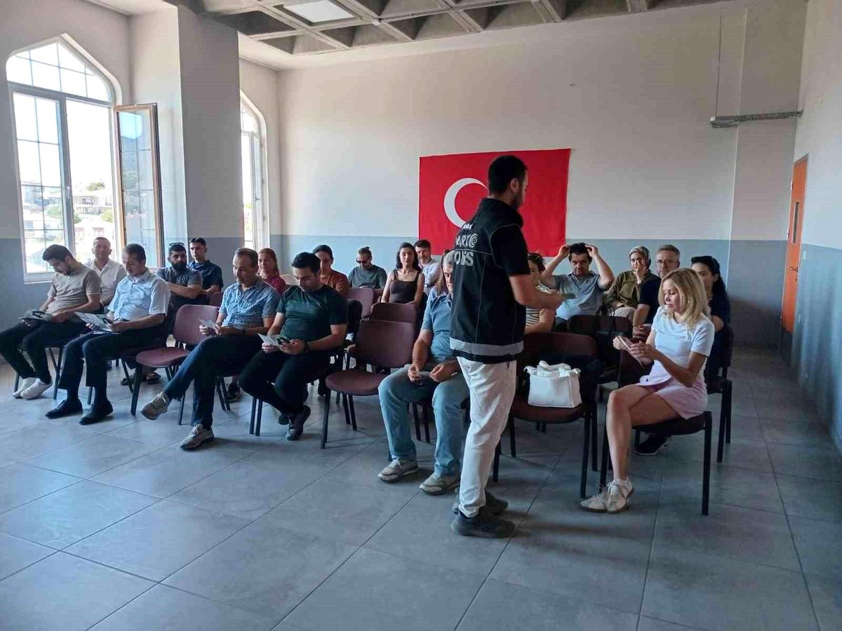 Datça'da uyuşturucuyla mücadele semineri ve işaret dili kursu düzenlendiğine dair genel bir görsel.