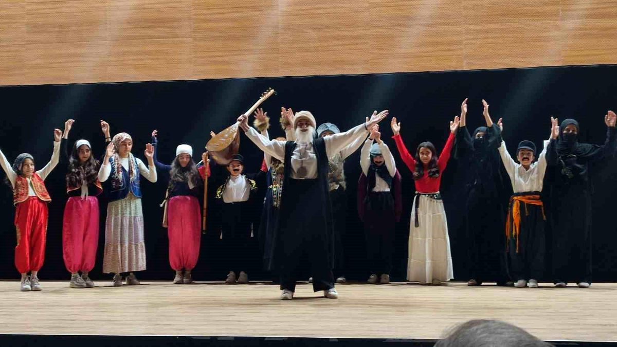 Dede Korkut hikâyeleri Muradiye'de sahnelendi