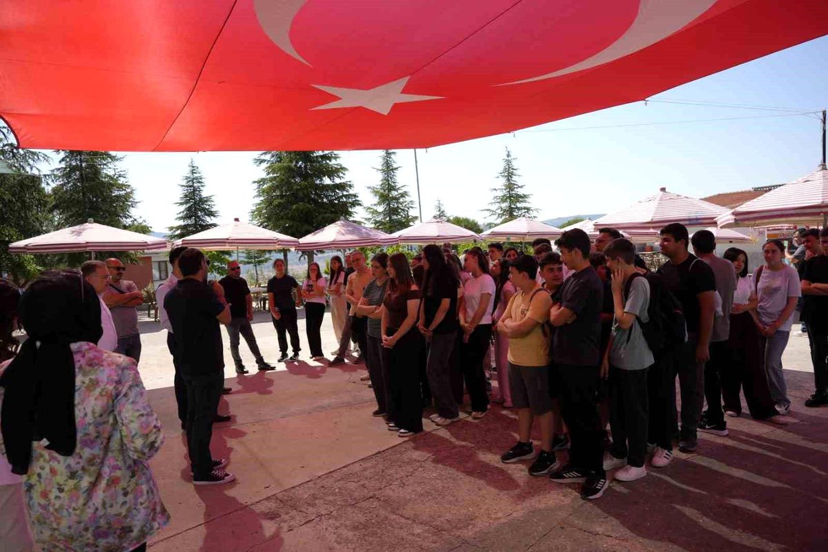Dev Türk bayrağı altında meslek festivali coşkusu