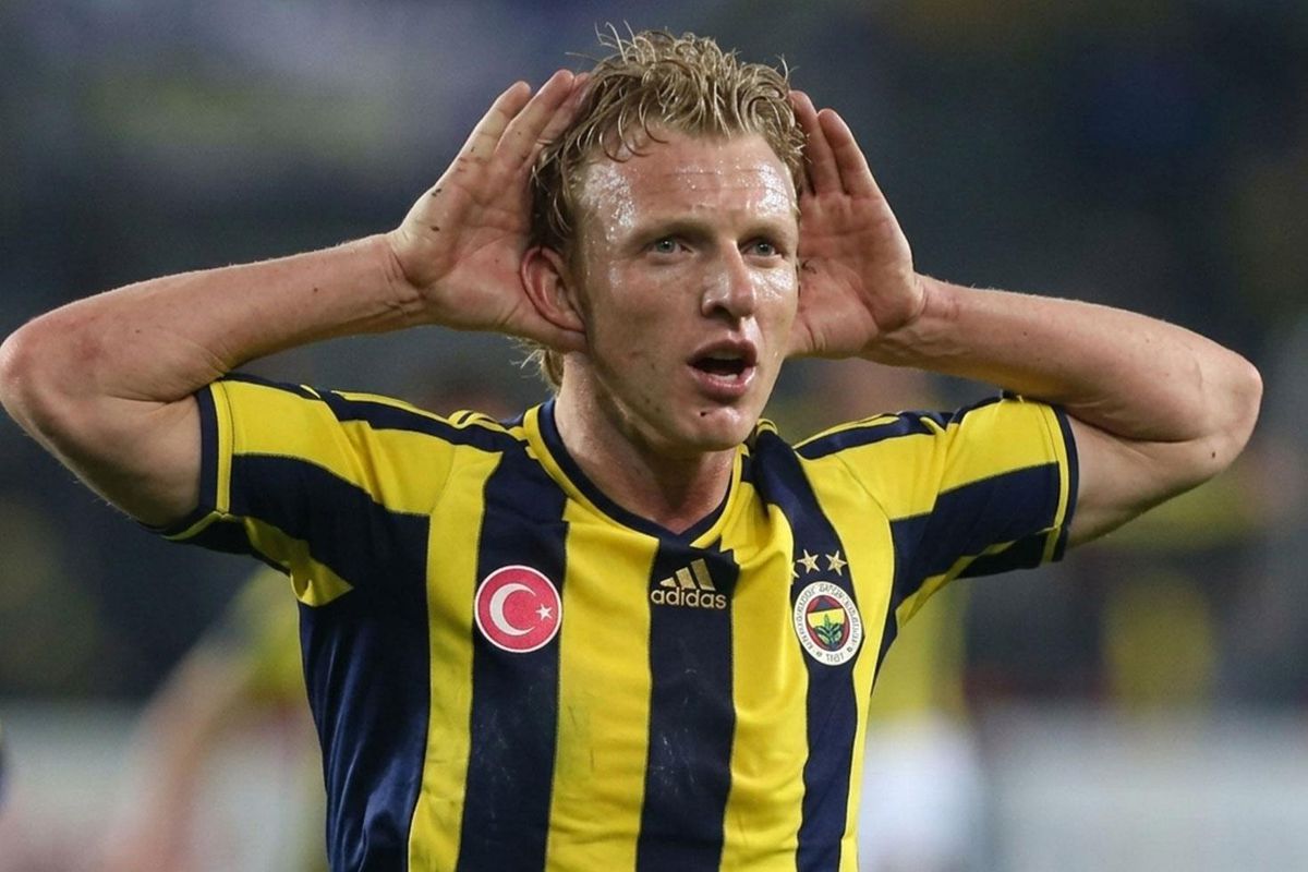 Fenerbahçe'nin eski futbolcusu Dirk Kuyt'ın teknik direktör İsmail Kartal'ın ekibine katılacağı haberi.