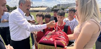 Edirne'de Mahalle Ligi'nin şampiyonları kupalarını aldı