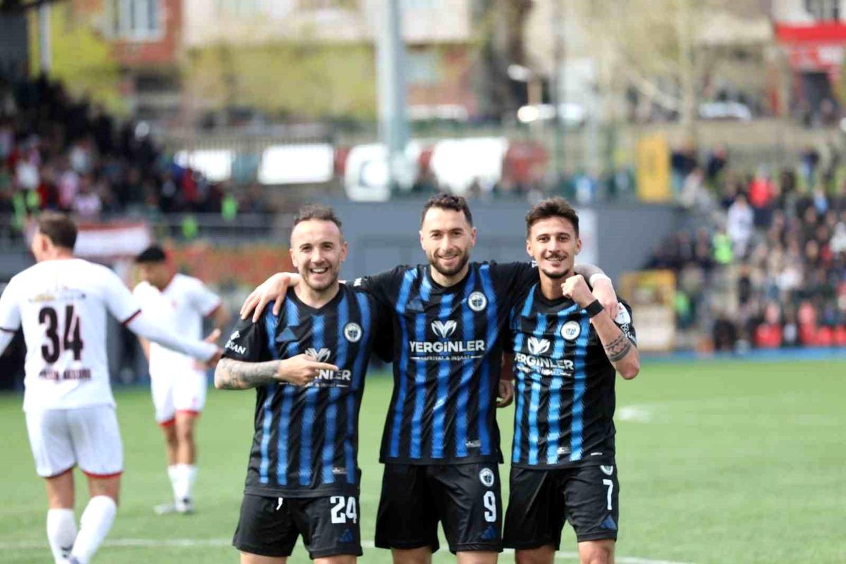 Erciyes 38 FK futbolcuları imza atarken
