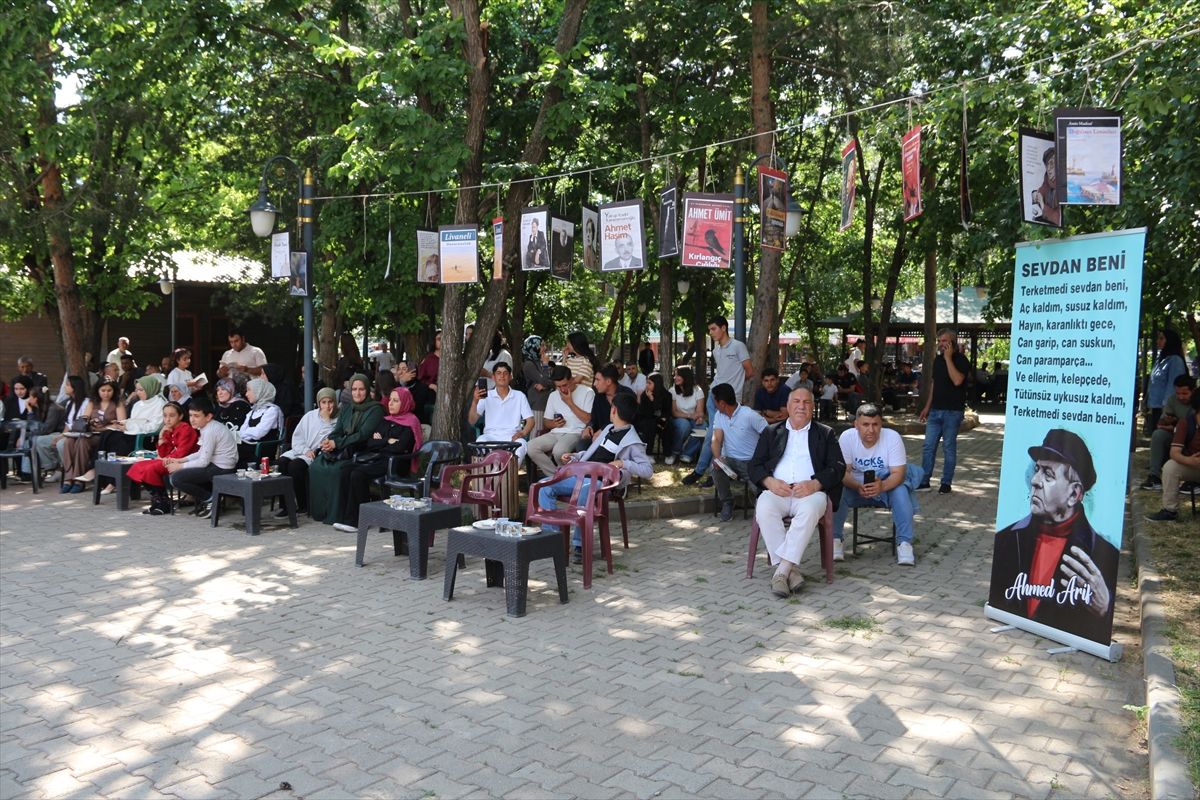 Güroymak'ta 'Anadolu'nun Kıyısından Hikayeler' adlı kitabın tanıtımı yapıldı