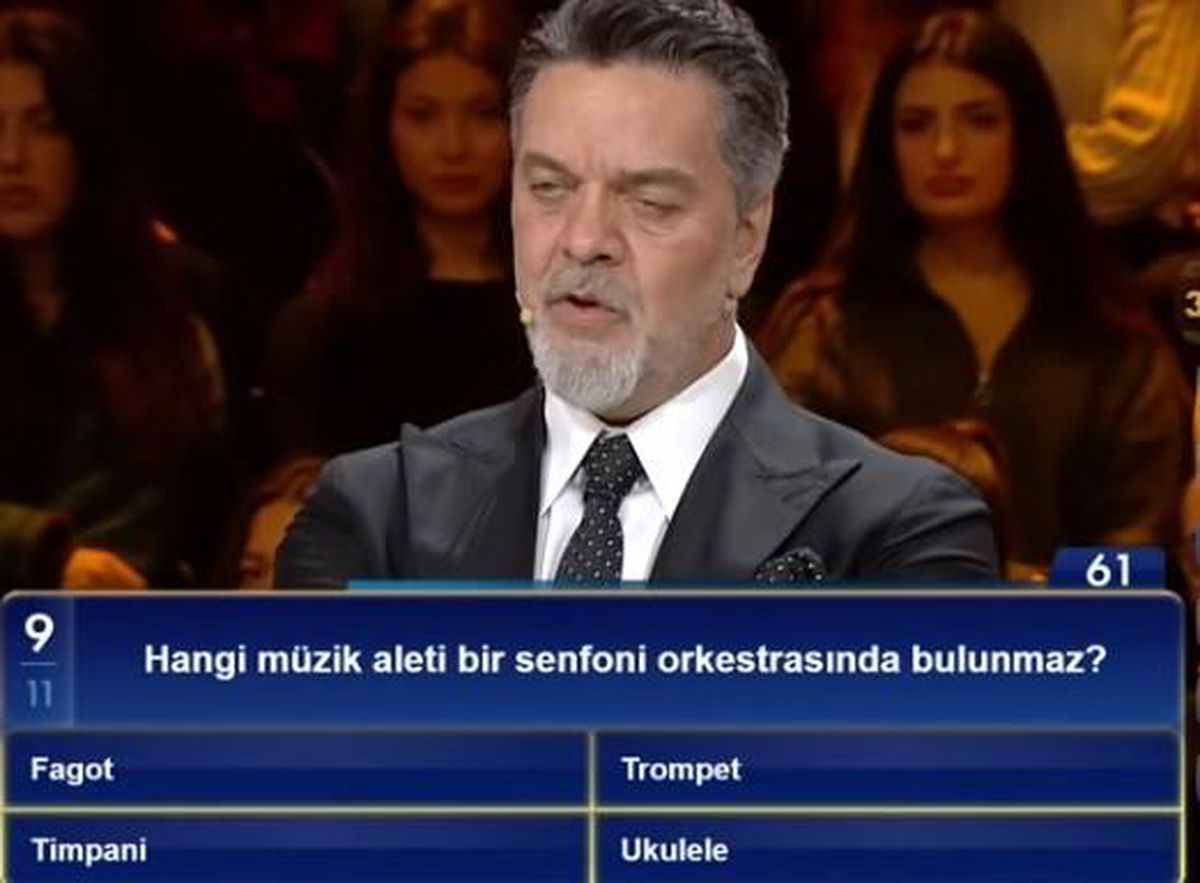 Beyazıt Öztürk'ün sunduğu 'Beyaz'la Joker' adlı yarışma programından bir kesit.