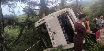 İzmir'de tarım işçilerini taşıyan midibüsün devrildiği kazada 22 kişi yaralandı