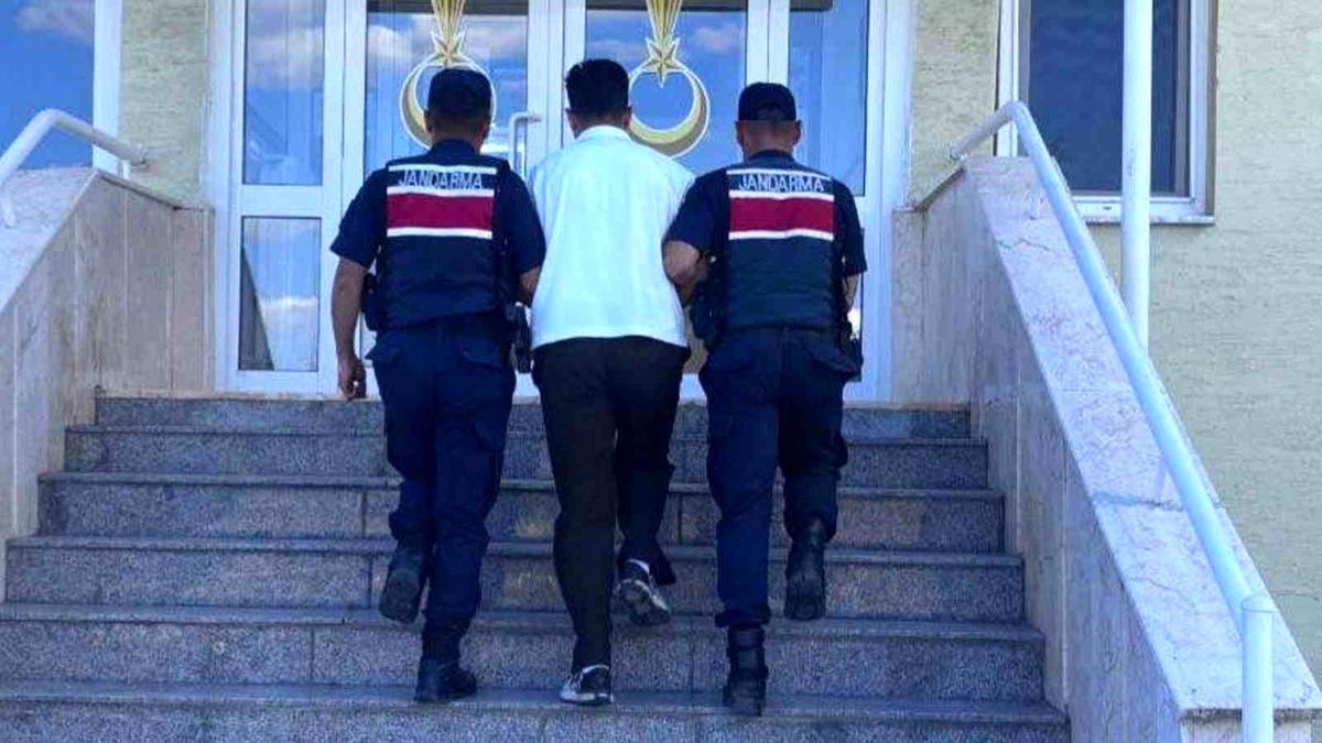 Kırıkkale'de jandarma ekiplerinin FETÖ üyesi ve diğer hükümlüleri yakalamasına ilişkin operasyon.