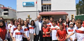 Ladik Belediye Başkanı Topal'dan mezun öğrencilere A Milli Futbol Takımı forması