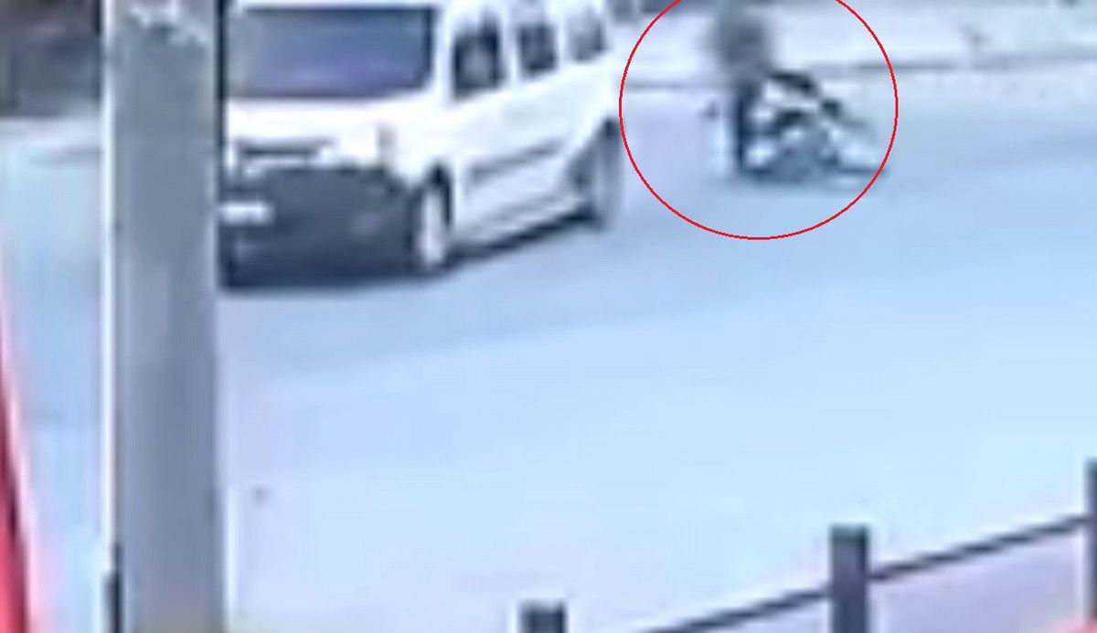 İnegöl'de motosiklet ile hafif ticari aracın çarpışması sonucu bir kişinin yaralandığı kaza.