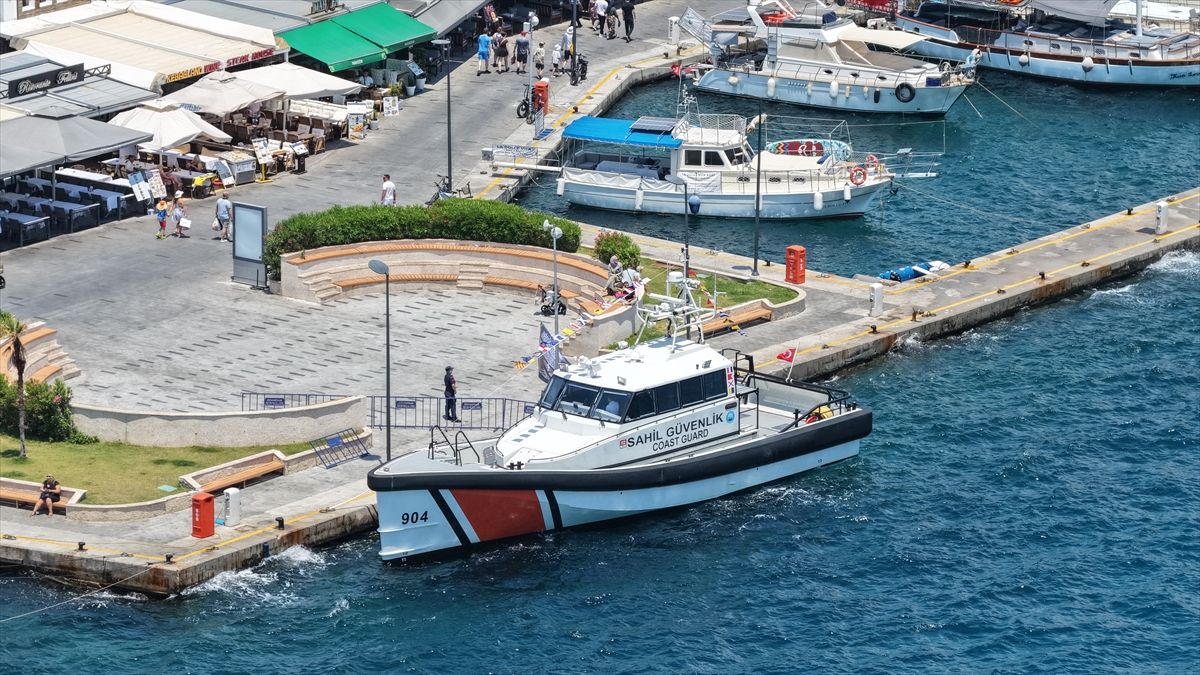 Muğla'da sahil güvenlik botları ziyarete açıldı