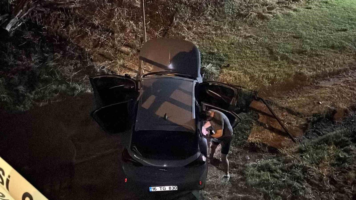 Bursa'da dereye uçan otomobil