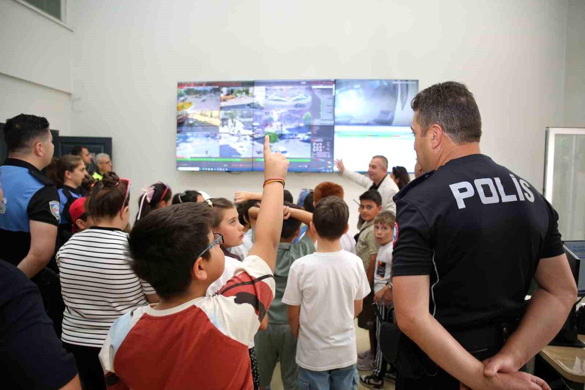 İlkokul Öğrencilerine Polislik Mesleği Tanıtıldı