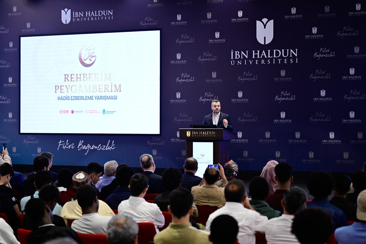 'Rehberim Peygamberim Hadis Ezberleme Yarışması'nda dereceye giren öğrencilere ödül