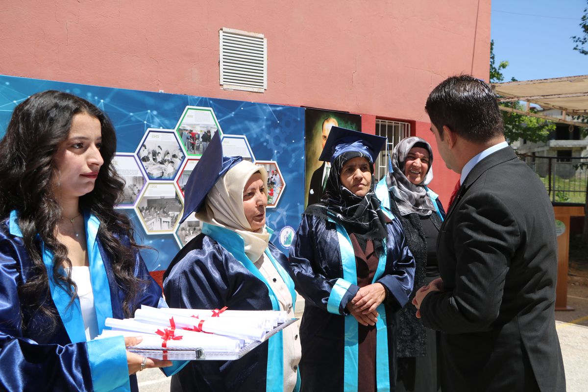 Hamide Korkmaz diploma töreninde