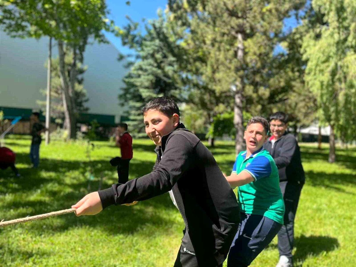 Sivas'ta ÇEDES Projesi yıl sonu kapanış programı etkinliğinden genel bir görünüm.