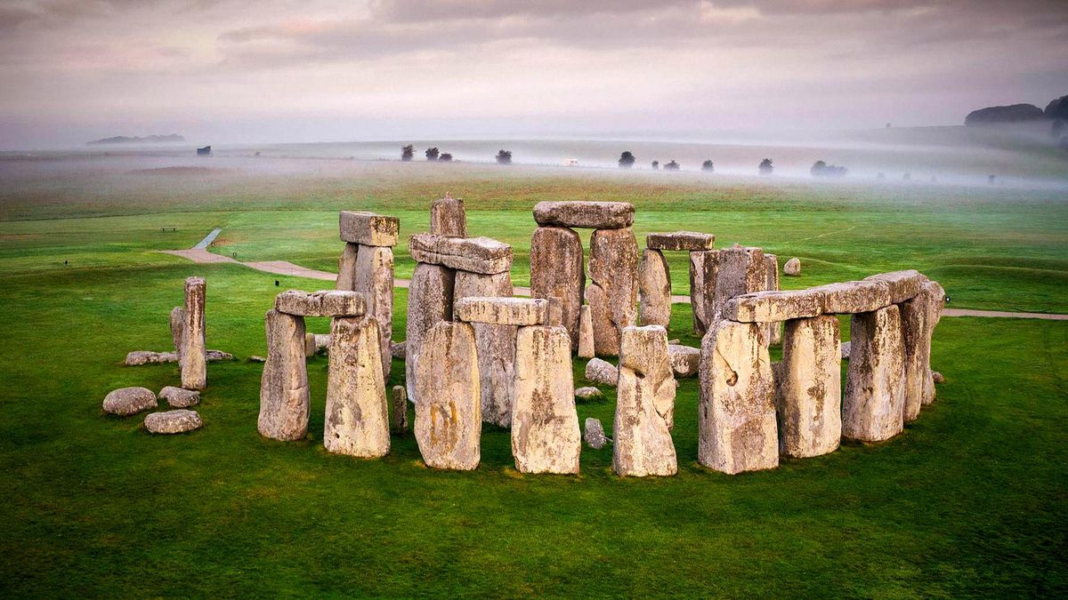 Stonehenge'den 500 yıl daha eski: İki ahşap direkli güneş tapınağı keşfedildi