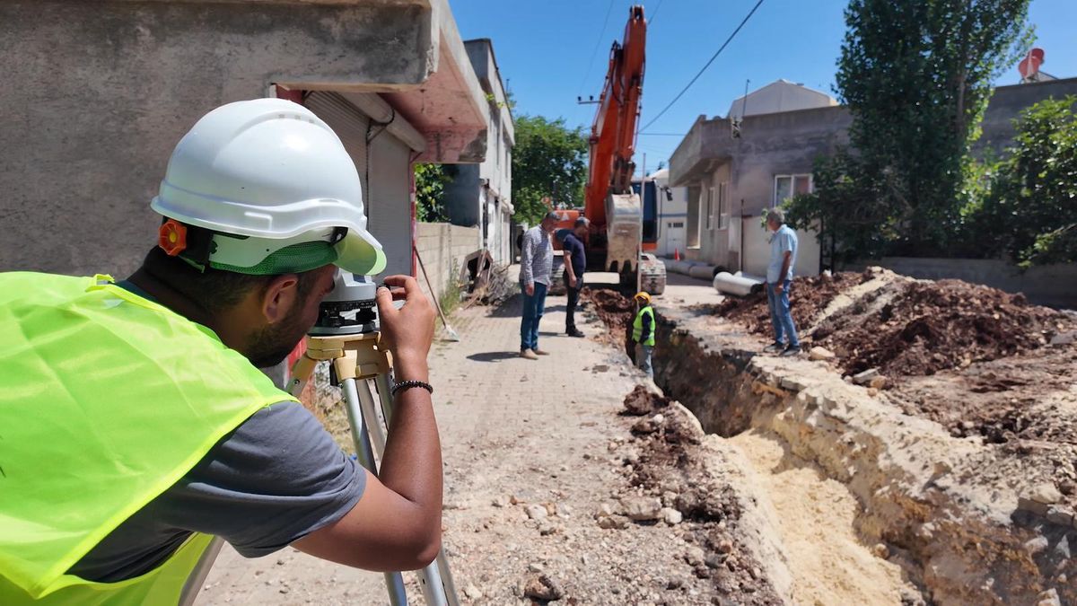 Şanlıurfa'da altyapı çalışmaları kapsamında yenilenen su ve kanalizasyon hatları.