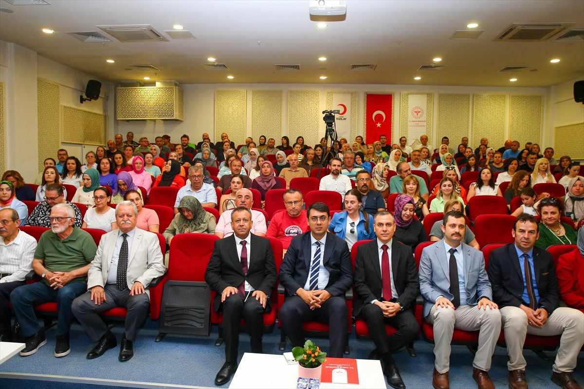 Uşak'ta kan bağışçılarına plaket