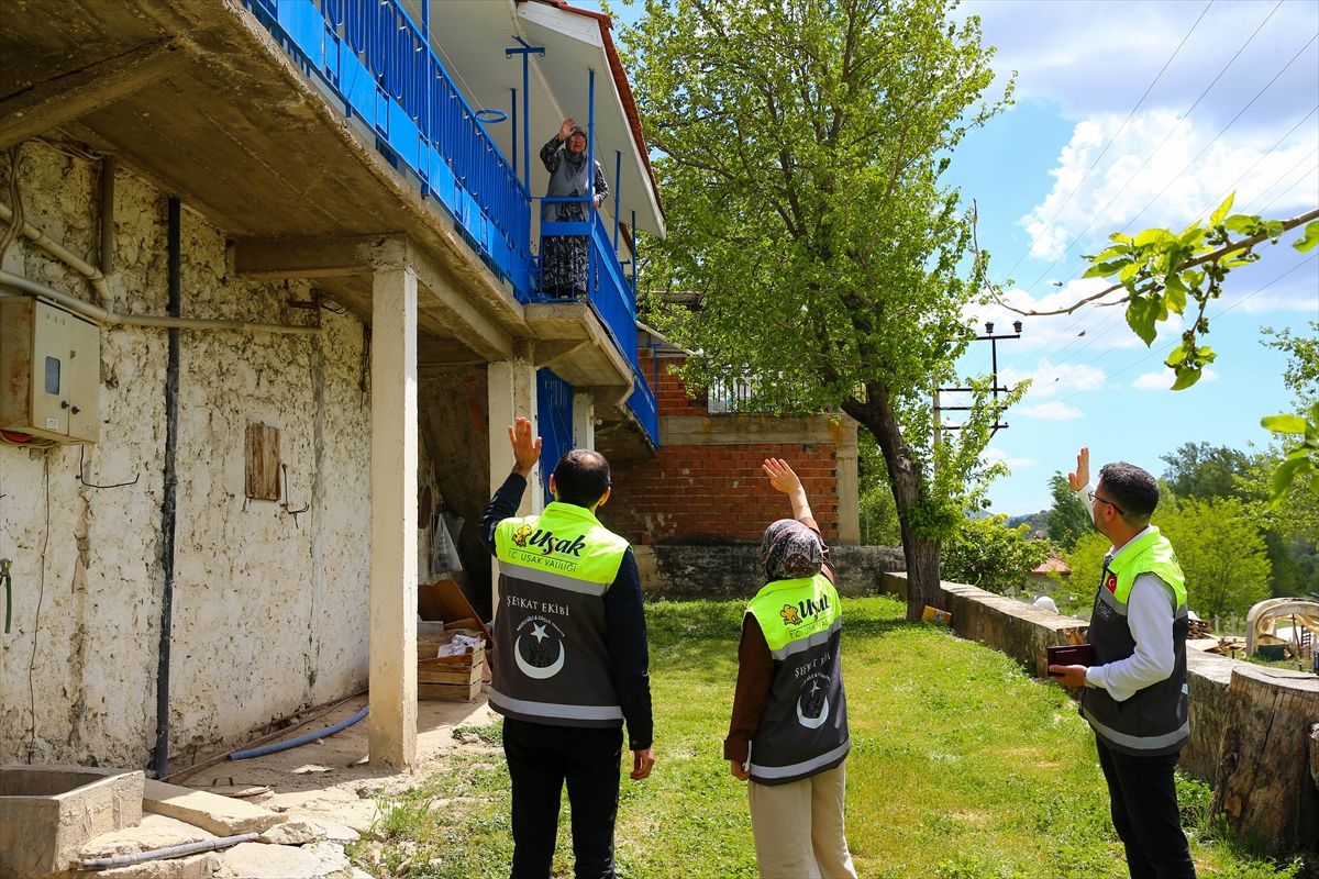 Uşak'ta 'Şefkat Ekipleri' kapı kapı dolaşıyor