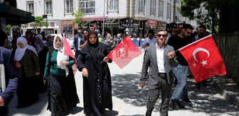 Vanlı aileler DEM Parti binası önündeki eylemlerini sürdürdü